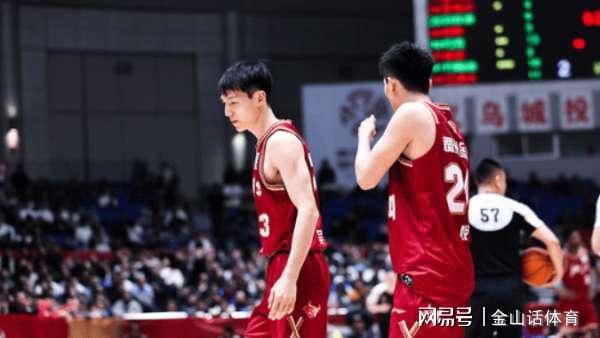 昏招?。?7歲主帥生死2分鐘，連換7次外援導(dǎo)致輸球，球迷: 讓賢吧