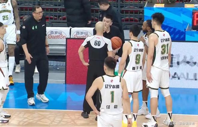 太離譜了！楊鳴被驅逐原因曝光，揮拳捶打裁判臀部，離場口吐芬芳