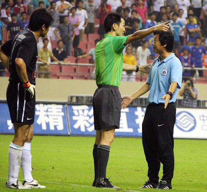 楊鳴為何連吃2T被驅逐？裁判判罰尺度再引爭議