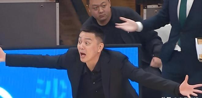 京遼大戰！楊鳴情緒失控被驅逐，侮辱裁判細節曝光，深夜發文硬剛