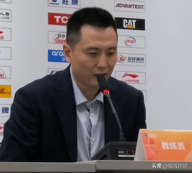 盧偉：洛夫頓帶著情緒在打球影響全隊，上一場就不該繼續讓他上場