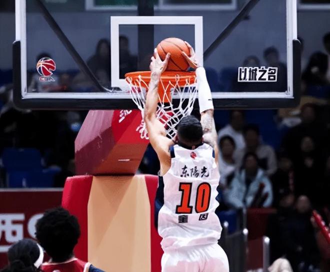 廣東首節險勝廣州！雙外+2首發齊爆，胡明軒低迷，郭艾倫狀態拉滿