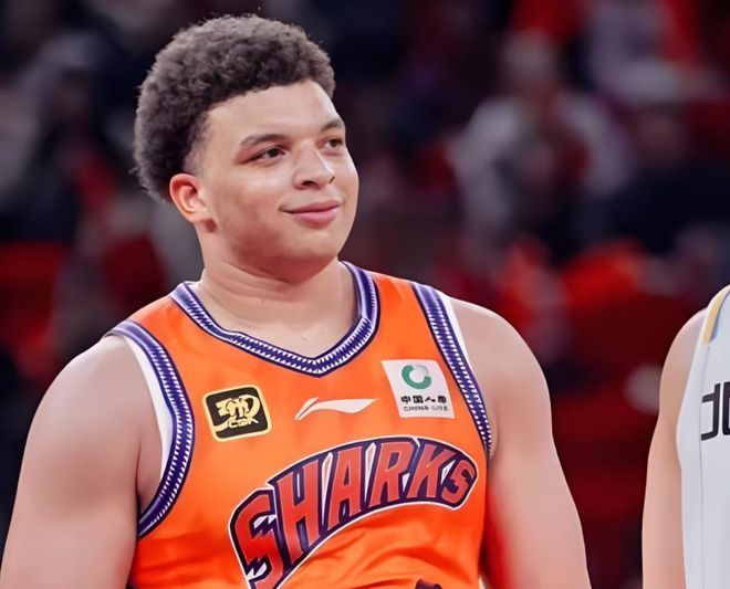 鬧翻了？盧偉棄用CBA超級外援，球迷：上海隊是要送走他嗎？