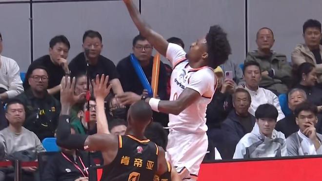 CBA一夜兩大勁旅全贏，上海輕取，廣東險勝，最新積分榜如下！