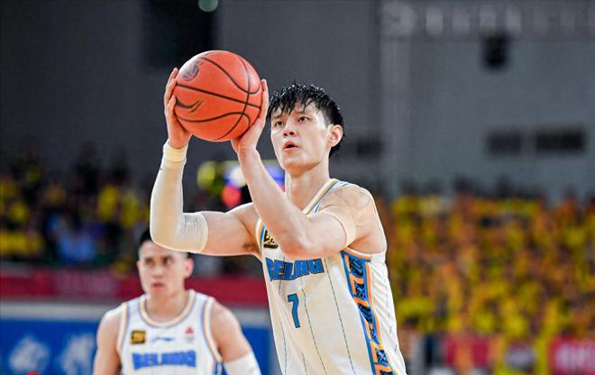 曾凡博回歸！新合同有玄機，北京首發5人調整，水貨外援位置不保