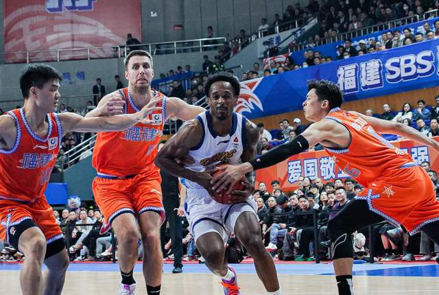 CBA最讓人失望的四名超級外援！斷崖式下滑，這表現還配拿頂薪？