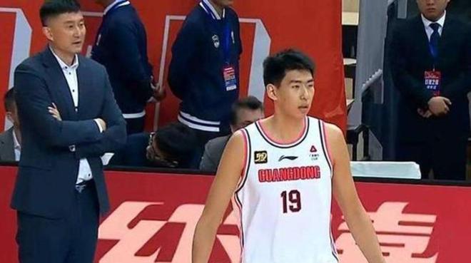 徐昕13中11狂砍27+14！幫助廣州贏下對手，杜鋒交易他後悔了嗎？