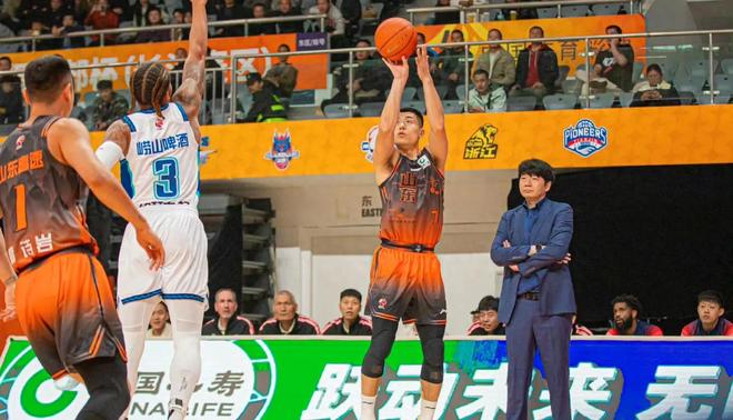 曝山東男籃將更換外援！鮑威爾要被裁，邱彪重整球隊