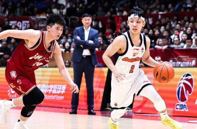 CCTV5直播！廣東VS山東衝6連勝，薩林傑硬磕克裏斯，杜鋒不懼挑戰