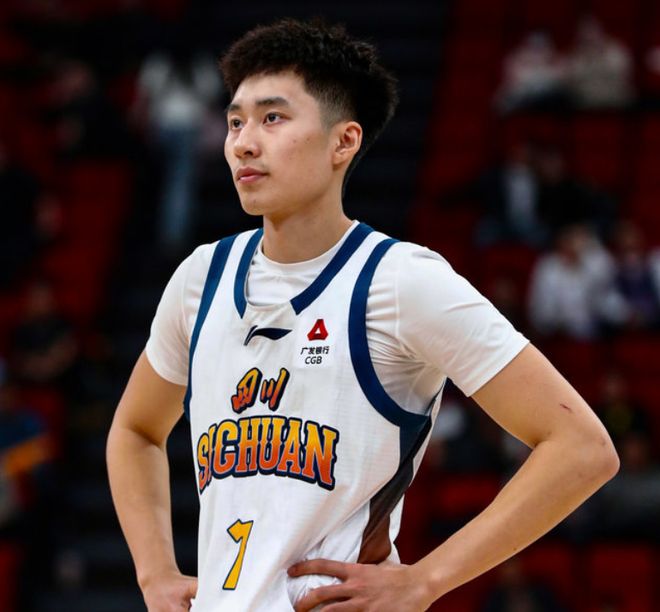 又一個“龐崢麟”！第一個賽季直接打成隊內得分王，關鍵才19歲