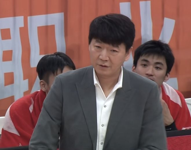 CBA首位下課主帥誕生：率隊隻打了5場比賽，開賽僅2周就慘遭解雇