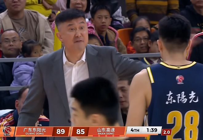 6分鍾5犯，空籃也能扣飛！廣東揪出最大水貨，杜鋒也保不了你