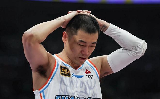 破防的1幕，令多少球迷動容！高詩岩：你得“支棱”起來