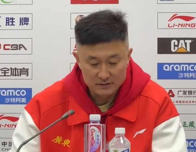 勝山東發布會！杜鋒解析第三節崩盤，全程高情商，徐傑不滿專注度