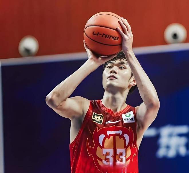 本賽季CBA十大國產“三分狙擊手”，無男籃國手