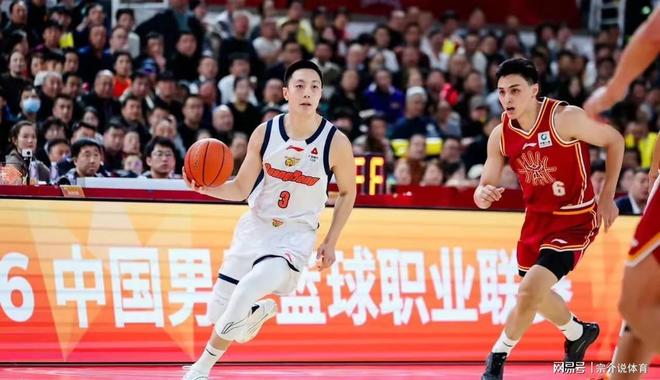 廣東隊僥幸戰勝山西隊，收兩好一壞消息，胡明軒被杜鋒追著噴