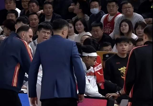 敢搶杜鋒戰術板！廣東又一猛將誕生，他是贏球最大功臣，不服不行