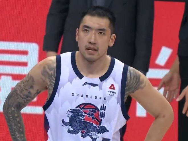 山東男籃不敵青島，遭遇三連敗，邱彪末節指揮令人費解