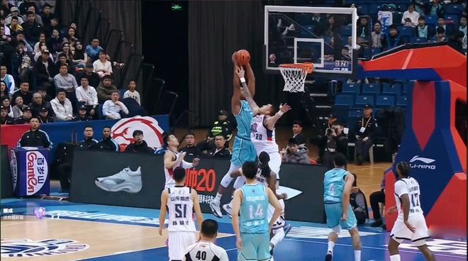 醜陋德比，裁判惹怒克裏斯+邱彪！山東遭3連敗：憤怒下課響徹客場