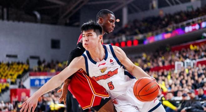 破案！家政被黑肘幹翻，裁判死活不看回放原因找到，賈明儒教得好