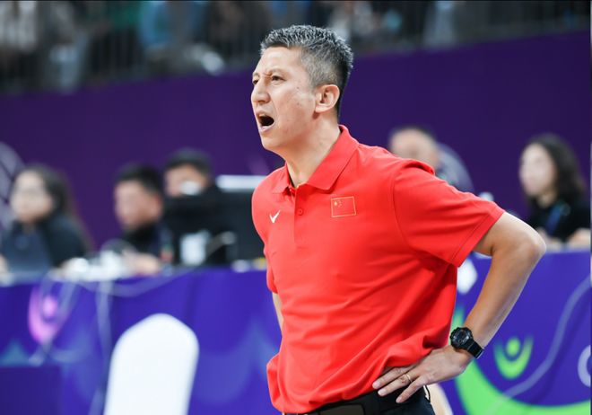 國家隊後衛集體拉胯！投籃8中1 運球過不了半場 郭士強怎麽選的人