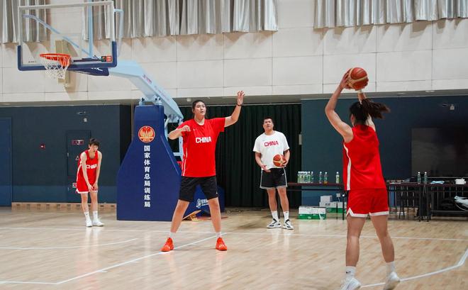 2米26女姚明WCBA首秀確定！宮魯鳴特訓1個月，女籃新王牌檢驗成色