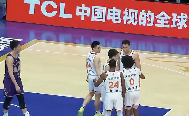 20分大勝！上海豪取4連勝：洛夫頓轟18+10，張鎮麟16分迎複蘇