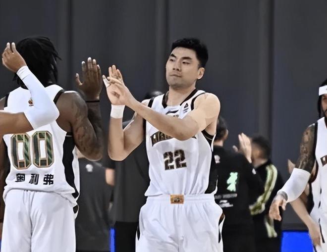 李曉旭賽季首秀！打潛力賽欲補強內線，張陳治鋒也出場為何被棄？