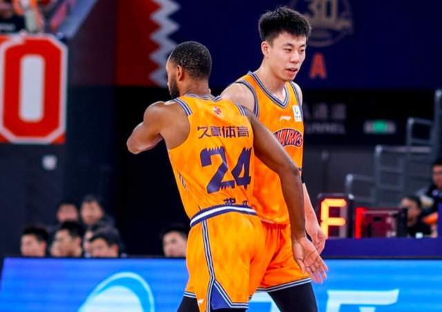 CBA排名大變天！上海升第1，兩大爭冠熱門未嚐敗績，黑馬力壓遼寧