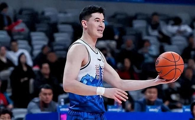 阿不都 18+10+7 統治賽場半個月從質疑聲中翻身，劉煒找對說明書