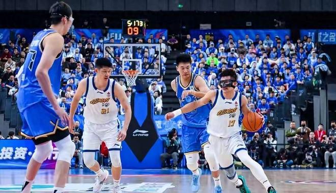 真相大白！北京男籃輸球原因曝光，周琦做不了核心，徐利民無戰術