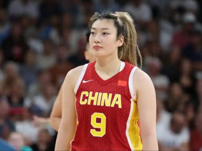 中國女籃15人集訓，李夢王思雨慘遭淘汰，新人輩出3名大學生