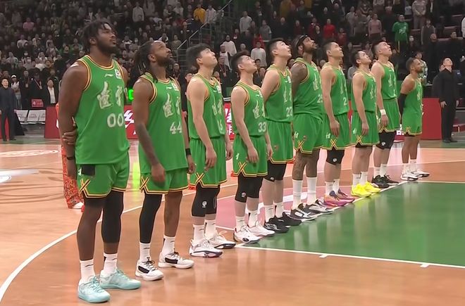 26分慘敗！CBA四冠王輸麻了，4連敗跌出前十，黑馬5連勝登上榜首