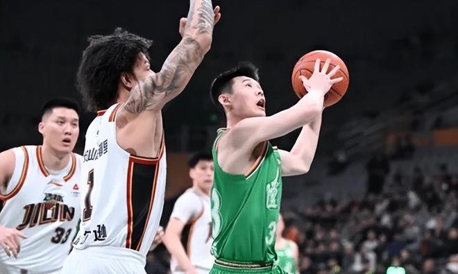 辽宁大胜同曦！王岚嵚威尔斯轰45分死顶，多人打铁，张陈治锋倒退