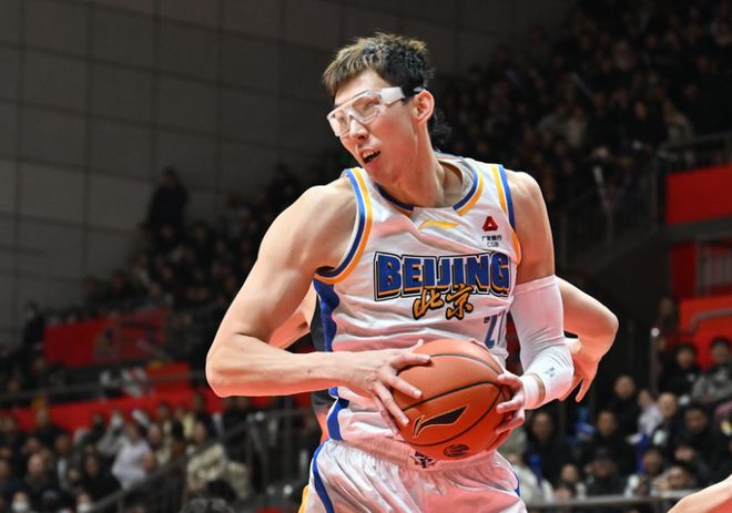 交鋒11戰全勝！周琦18+6北京險勝寧波 曾凡博15分傑曼25+7+7