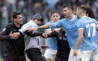 孔蒂冲入球场平息混战！那不勒斯2-0拉齐奥，三张红牌引爆意甲