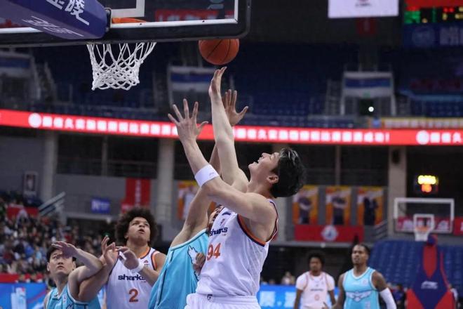 CBA常規賽第12輪，上海久事男籃90:73勝青島男籃