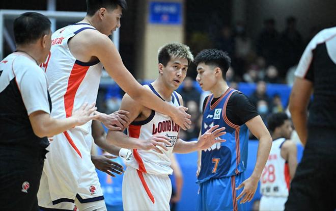 郭艾倫缺席！徐昕帶隊阻擊浙江，薑偉澤PK鄒陽，張慶鵬拿捏四川隊