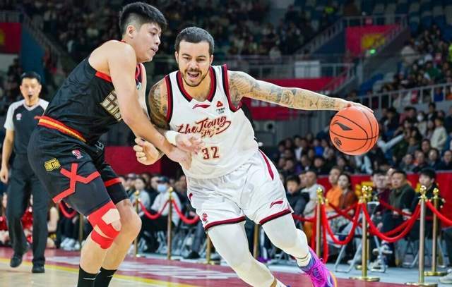 CCTV5直播！浙江VS北控嚴陣以待，約克硬磕裏勒，張慶鵬恐吃敗仗