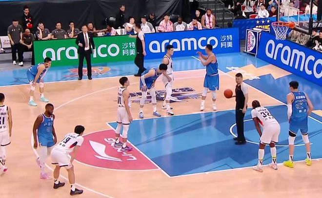 北京最後一攻失誤前，2將提醒暫停，許利民無視並做自以為是發言