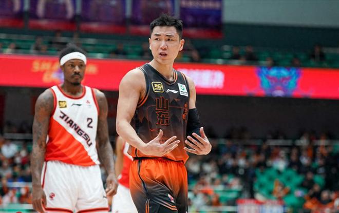 高詩岩承認膝傷嚴重，麥基加盟北京隊有變數，馬布裏愛徒被裁掉