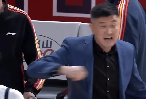 事情鬧大！籃協出馬處理廣東“冤案”，裁判4錯判，迪亞洛太狠！