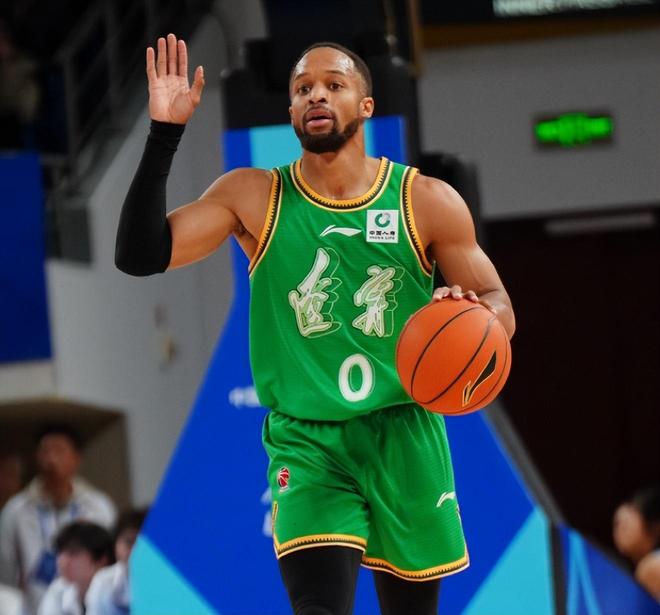 遼寧2將實力嚴重下滑！布朗無法適應CBA，張陳治鋒毫無作用！