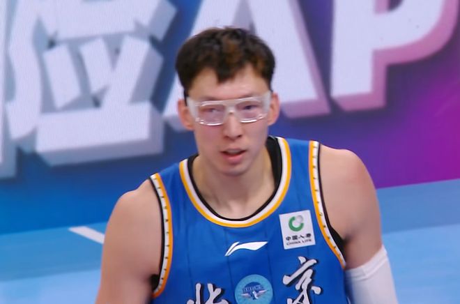 CBA記者痛批北京隊1人：要是客場早被罰出去了，打得什麽玩意兒？