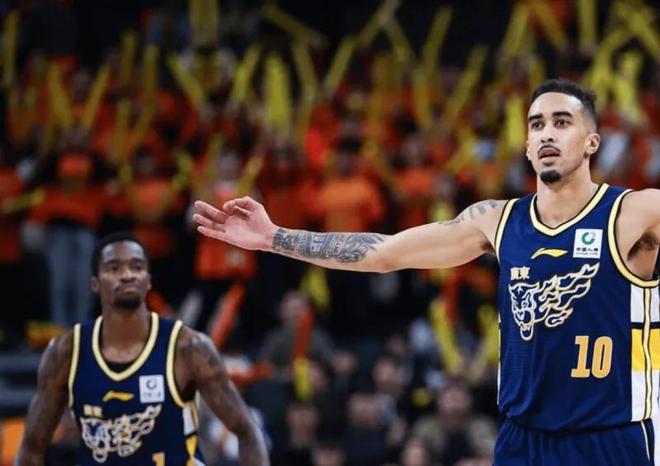 廣東狂勝遼寧！雙小外轟57分，2內穩定貢獻，楊鳴一度全華班！