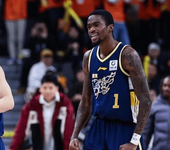 廣東半場打花遼寧！2小外轟44分，2小將齊發揮，亨特首秀狂鐵！