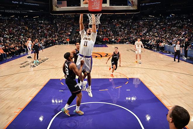 打爆太陽第二陣容！湖人替補中鋒在絕大多數(shù)時候還是比較靠譜的？