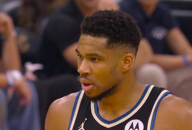 雄鹿官方：字母哥左侧腹股沟拉伤，本场比赛不会回归