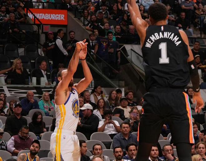 文班31+15+10！庫裏46+5+5，勇士擊潰馬刺！我不得不承認6個事實