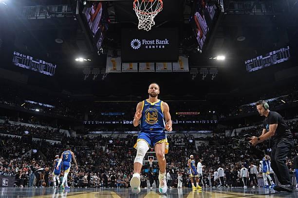 庫裏30歲後完成44場40+，追平喬丹並列曆史第一